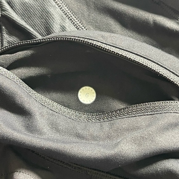 Lululemon Run Times Lined Shorts 2.5” - Picture 3 of 3